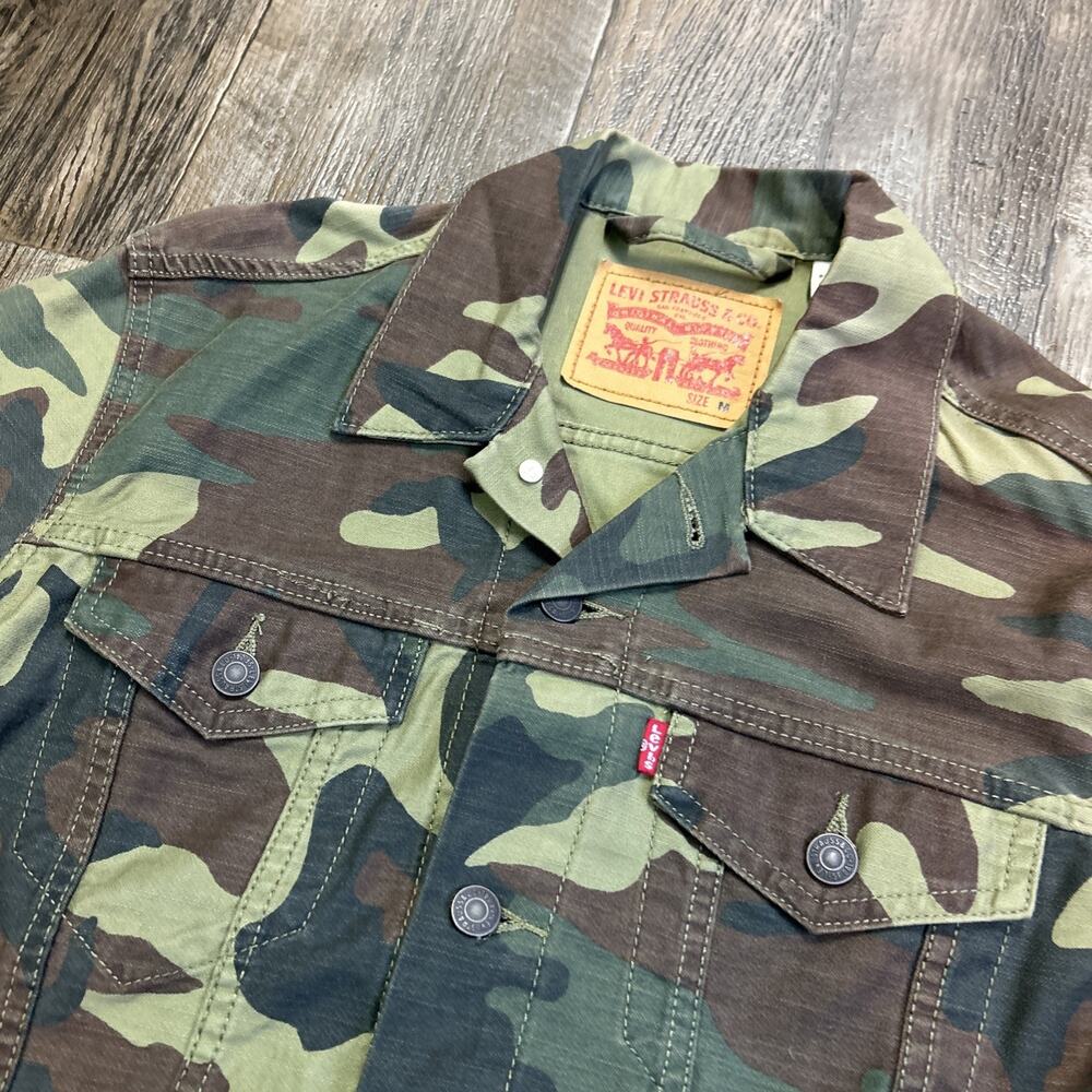 Levi's Camo Trucker Jacket Mens Size M Green Brown Woodland Camouflage - Picture 2 of 6